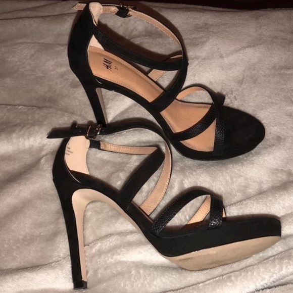 HEELS - Picture 2 of 2